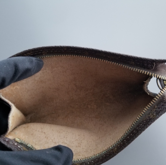 Louis Vuitton Vintage Classic Pouch - Picture 3 of 12